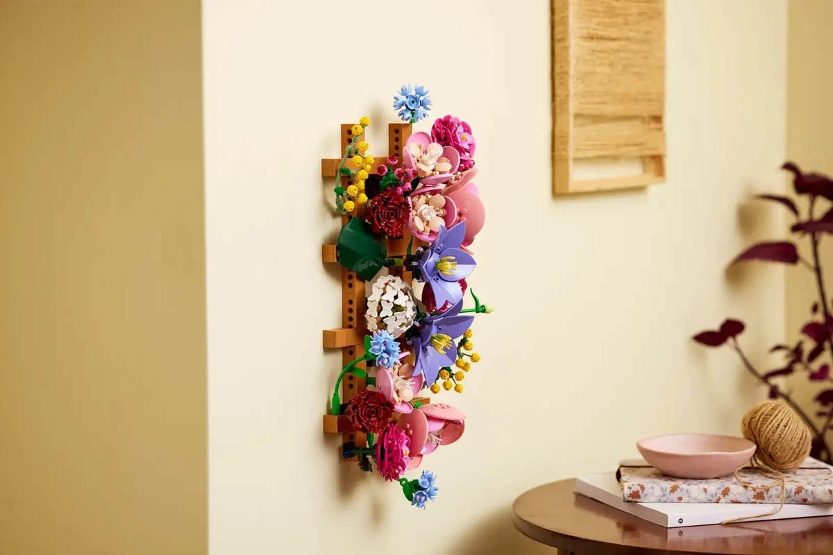 LEGO Botanicals Flower Wall 11503: квітковий декор, який оживає з цеглинок