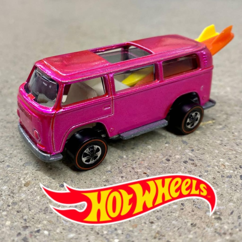 Pink Rear-Loading Beach Bomb 1969 року