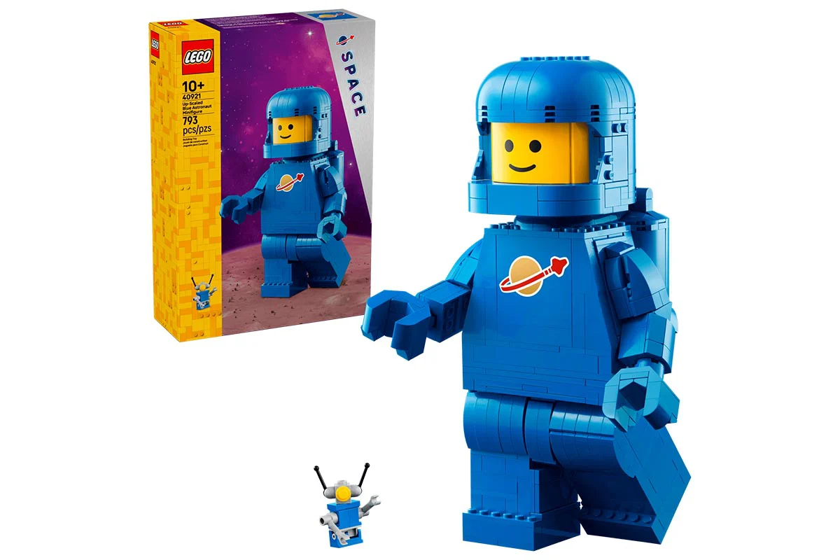 LEGO повертає легенду: збільшена мініфігурка астронавта Classic Space Blue виходить у березні 2026