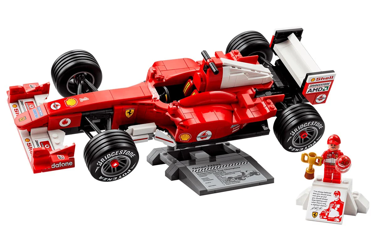 Офіційний ананос LEGO Icons Ferrari F2004 та Міхаель Шумахер: легенда Формули-1 у форматі конструктора
