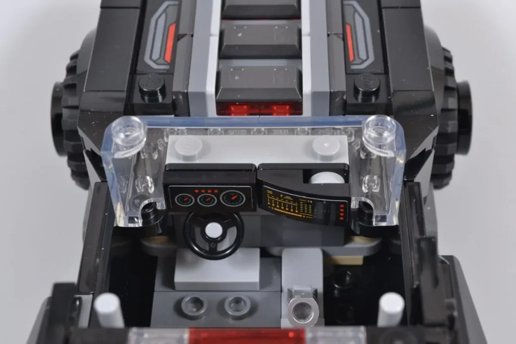 76332 The Batman: Batmobile салон