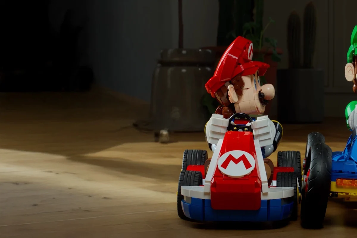 LEGO натякає на появу Луїджі в серії Mario Kart