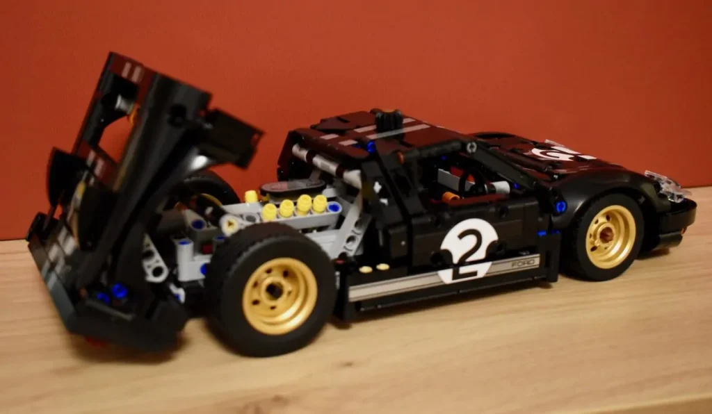 LEGO Technic 42223 Ford GT40 MKII (1966) 3
