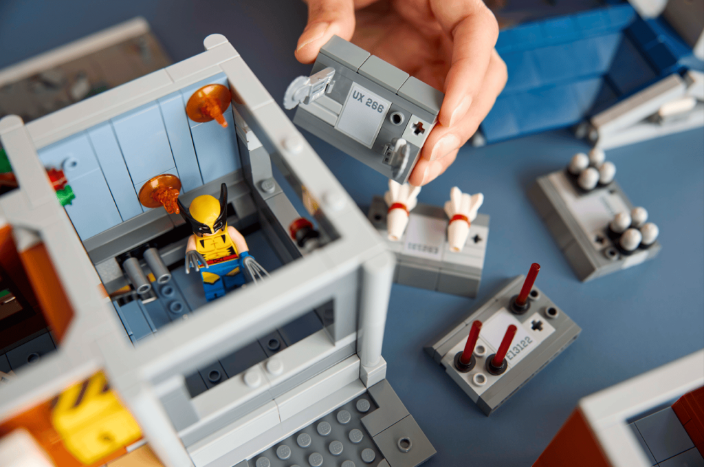 LEGO Marvel 76294 X-Men: The X-Mansion 2