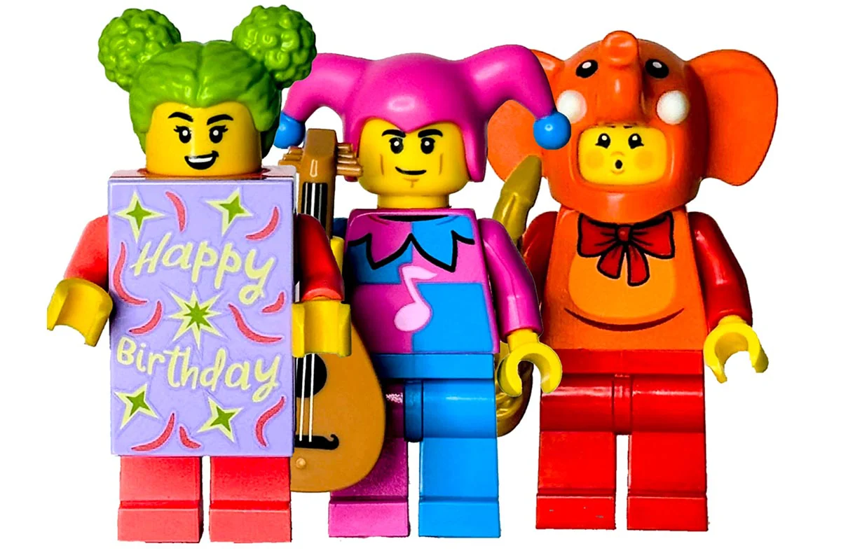 Нові мініфігурки LEGO Build a Minifigure у 2026 році: яскраві образи та костюм цеглинка