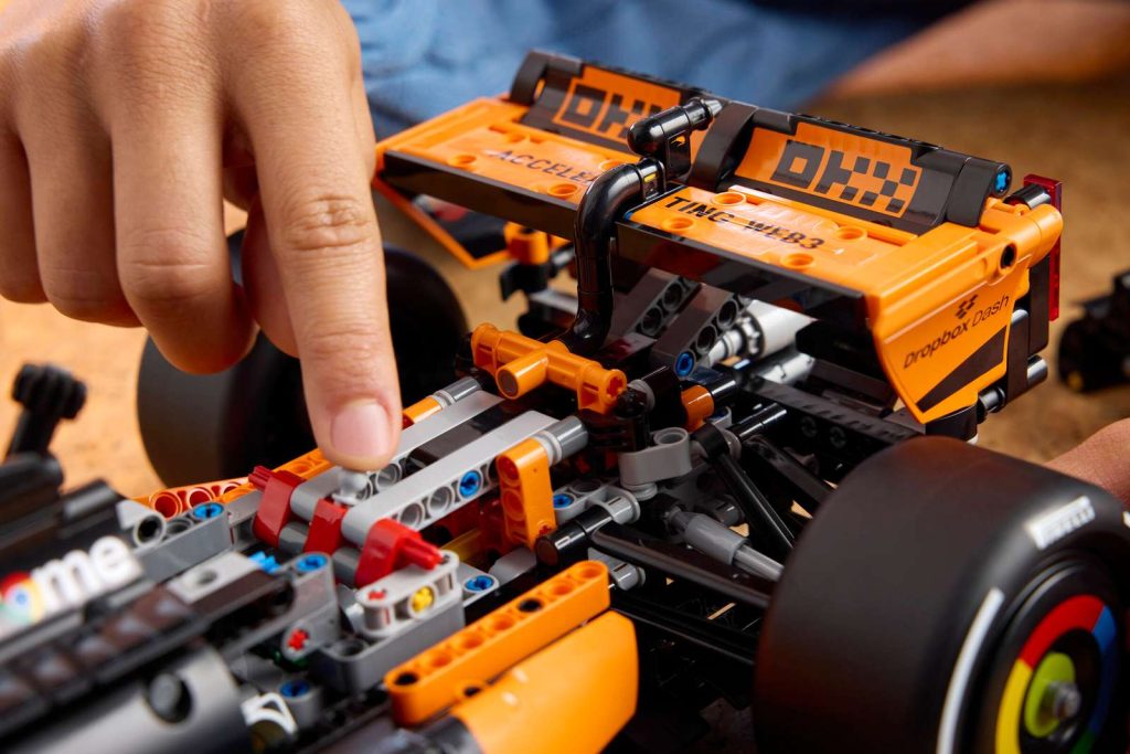 Система DRS набору LEGO Technic 42228 McLaren MCL39 F1