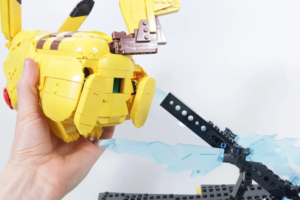 LEGO Pokémon Pikachu and Poké Bal 7