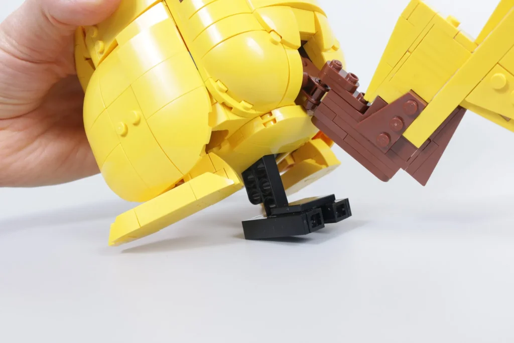 LEGO Pokémon Pikachu and Poké Bal 6