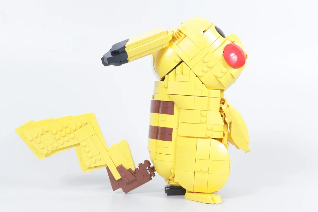 LEGO Pokémon Pikachu and Poké Bal 2