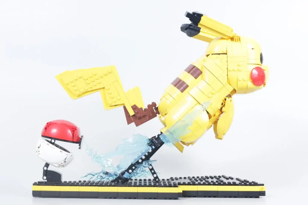 LEGO Pokémon Pikachu and Poké Bal 9