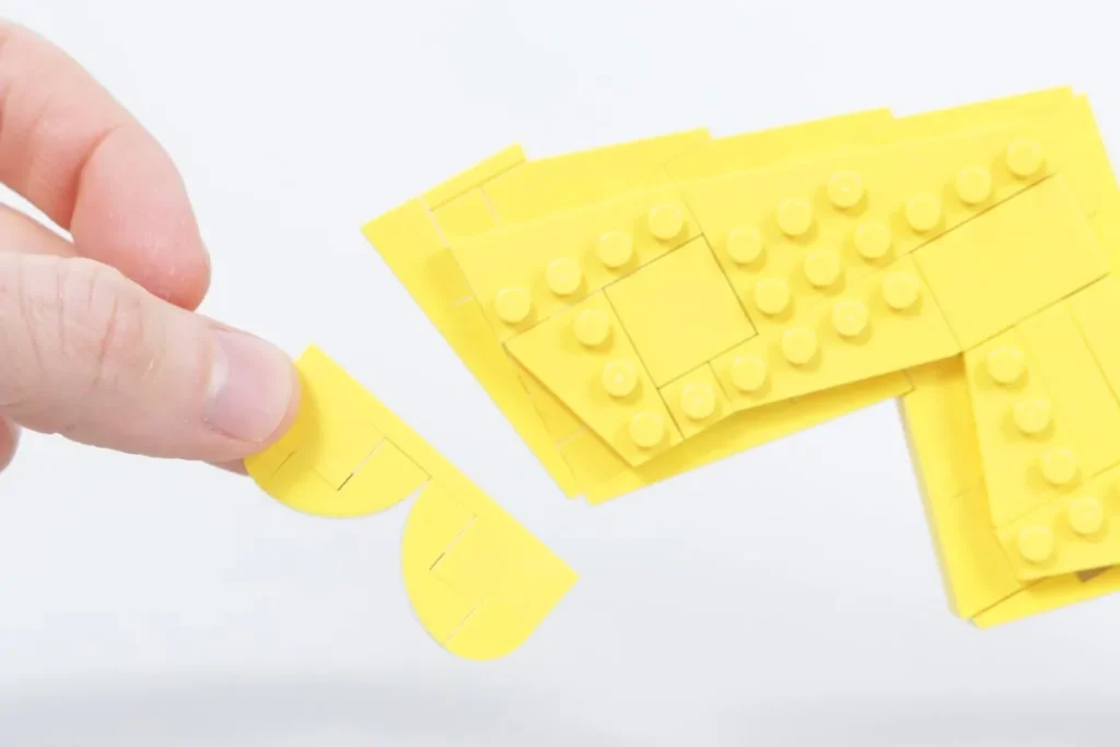 LEGO Pokémon Pikachu and Poké Bal 12