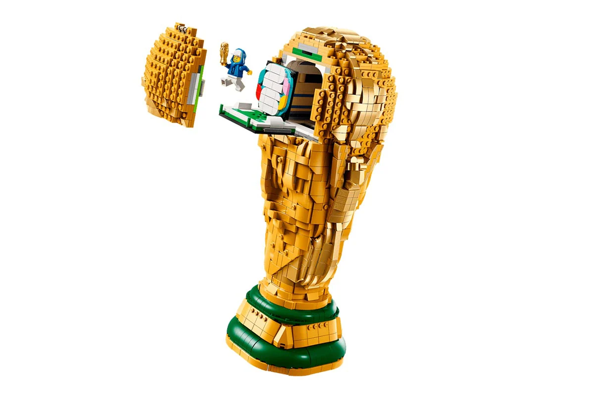 LEGO Editions 43020 FIFA World Cup Official Trophy: чому набір не став повністю золотим