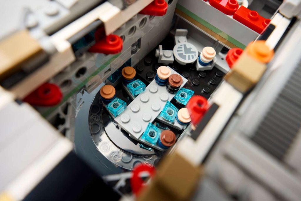 Інтер'єр набору LEGO Marvel 76354 S.H.I.E.L.D. Helicarrier