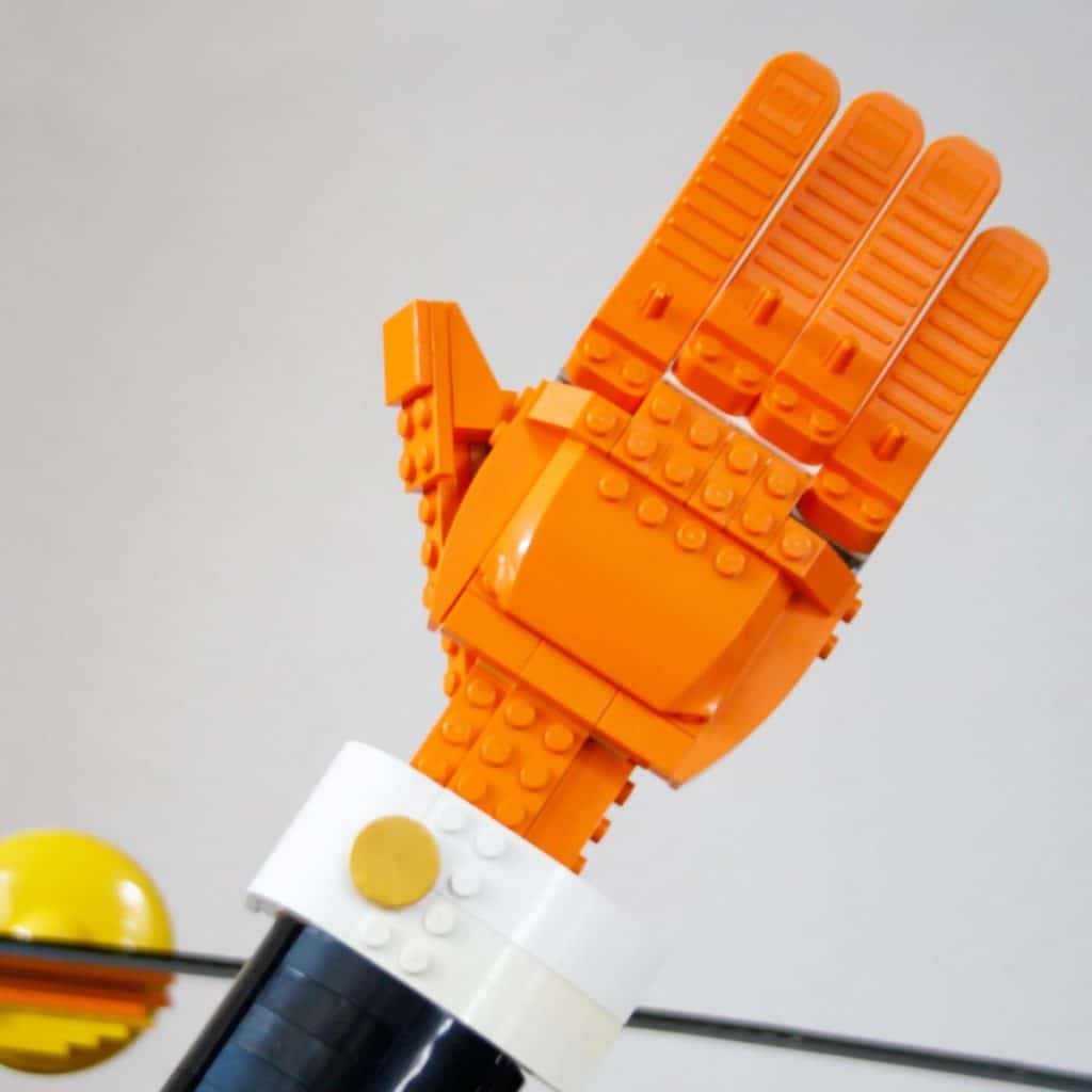 рука з сепараторів lego