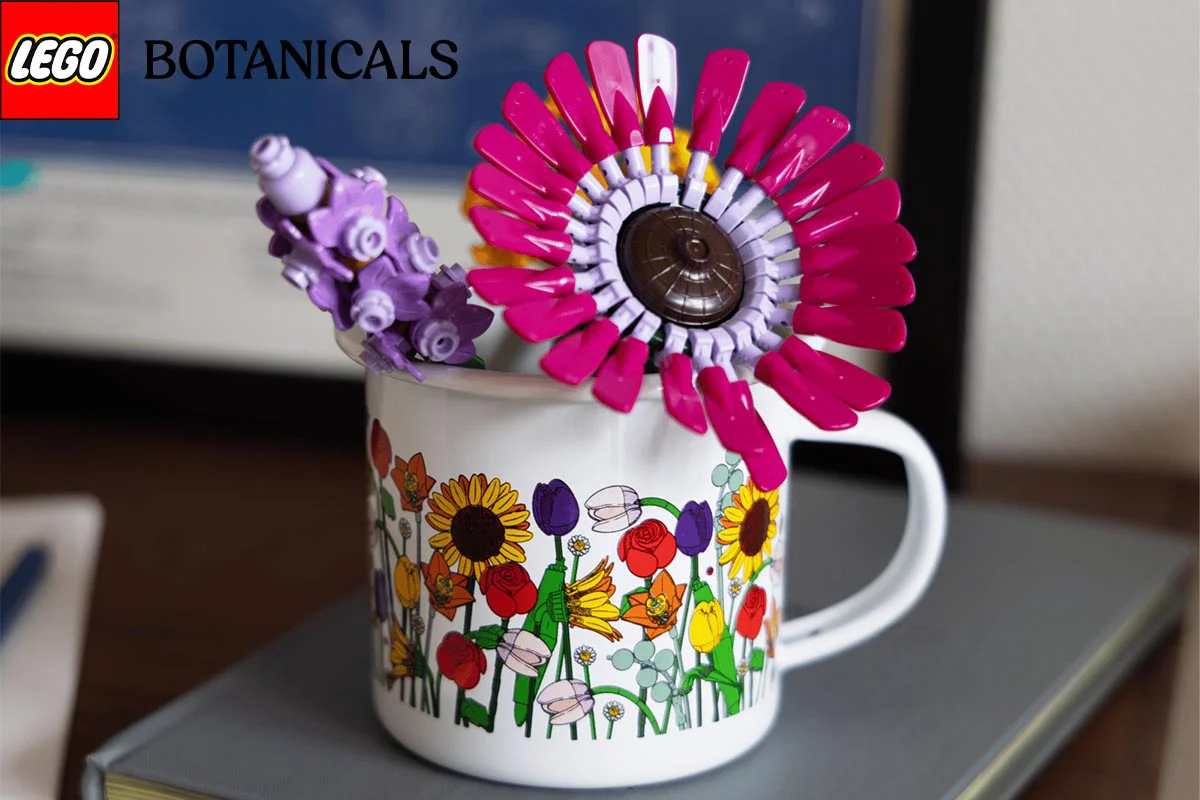 LEGO Botanicals отримує другу офіційну вазу: кухоль для фанатів і колекціонерів