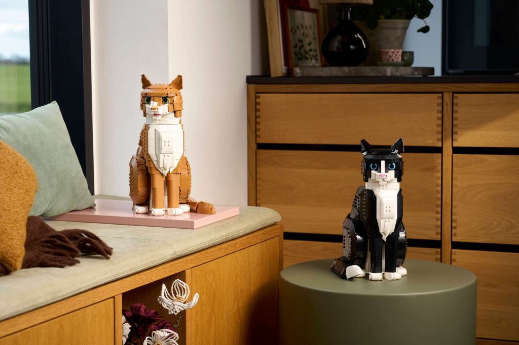 LEGO Ideas 21376 Orange Cat та LEGO Ideas 21349 Tuxedo Cat.