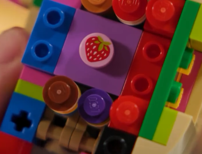 пасхалки LEGO Disney 43306 Lotso