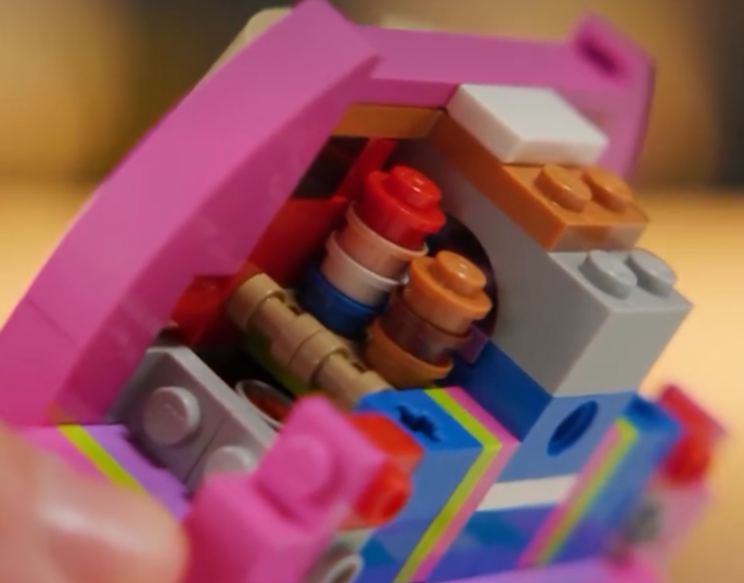 пасхалки LEGO Disney 43306 Lotso