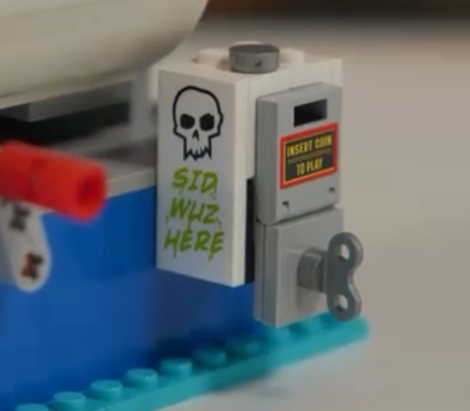 пасхалка LEGO Disney 43307 Alien with Pizza Planet Rocket Ride