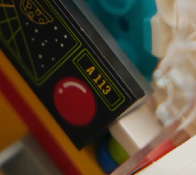 пасхалка LEGO Disney 43307 Alien with Pizza Planet Rocket Ride
