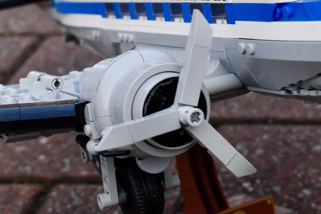 LEGO Icons 11378 Douglas DC-3 PAN AM Airliner