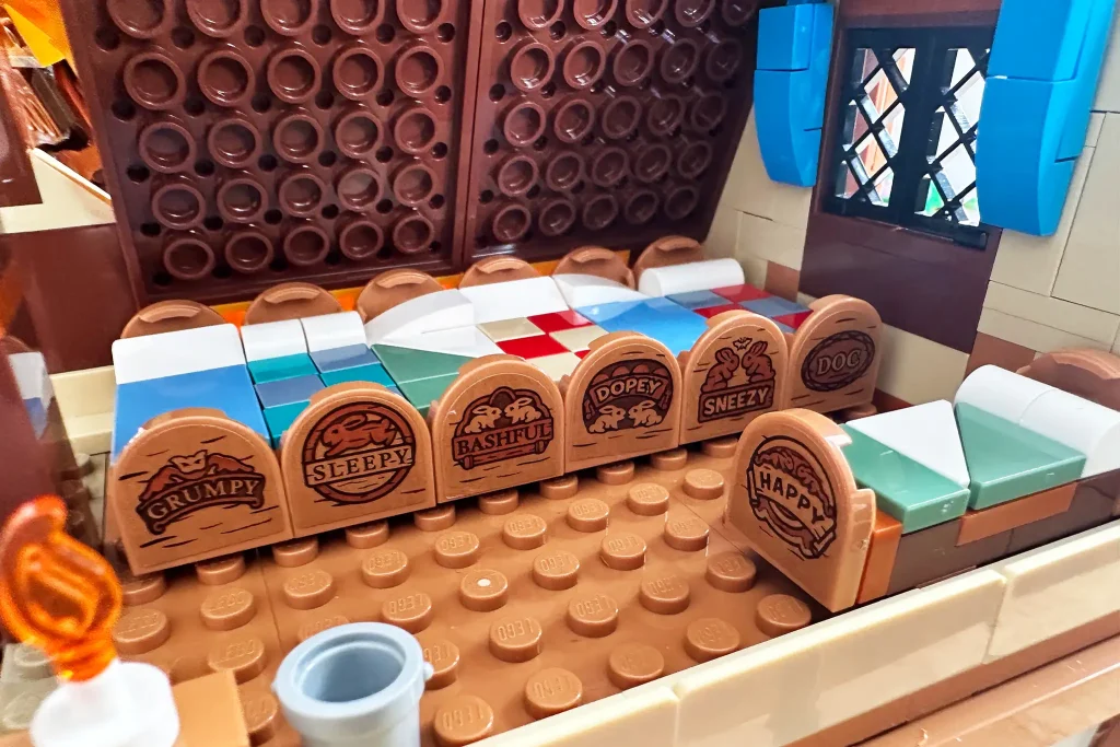 LEGO Disney 43242 Snow White and the Seven Dwarfs' Cottage