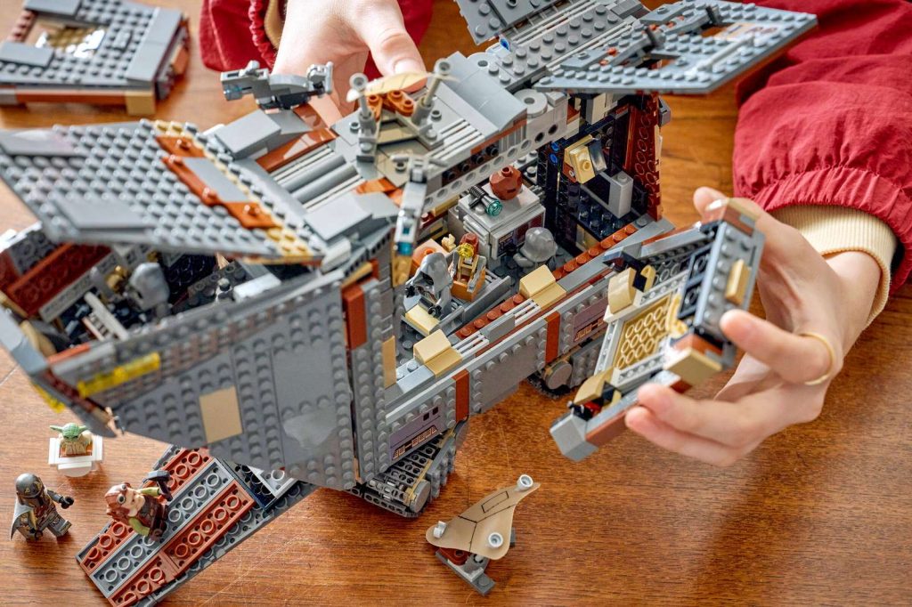 LEGO Star Wars 75453 Offworld Sandcrawler and Mudhorn