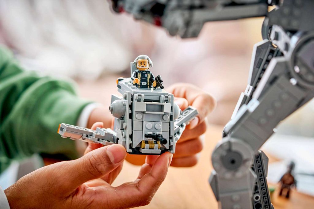 LEGO Star Wars 75454 Imperial Remnant AT-AT with INT-4