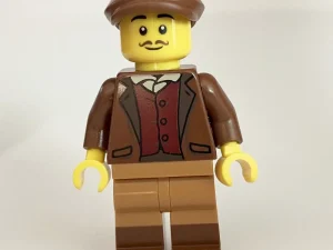 Оператор / Camera Man, Reddish Brown Torso, Medium Nougat Legs, Reddish Brown Cap — LEGO Ideas 21344 The Orient Express Train