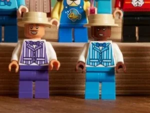 Dapper Dan (червоний) / Dapper Dan (Red) — LEGO Disney 43302 Головна вулиця США (Main Street, U.S.A.)