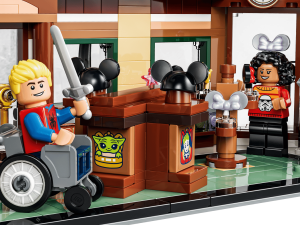 Відвідувач парку (светр Spider-Man) / Park Guest (Spider-Man jumper) — LEGO Disney 43302 Головна вулиця США (Main Street, U.S.A.)