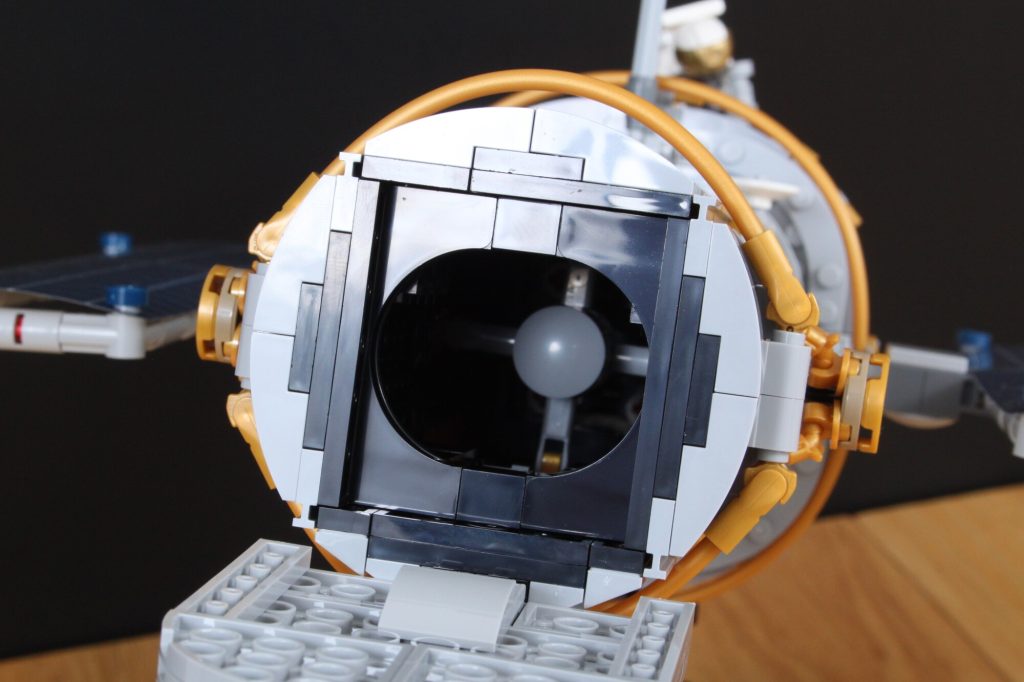 LEGO Icons 11382 Hubble Space Telescope