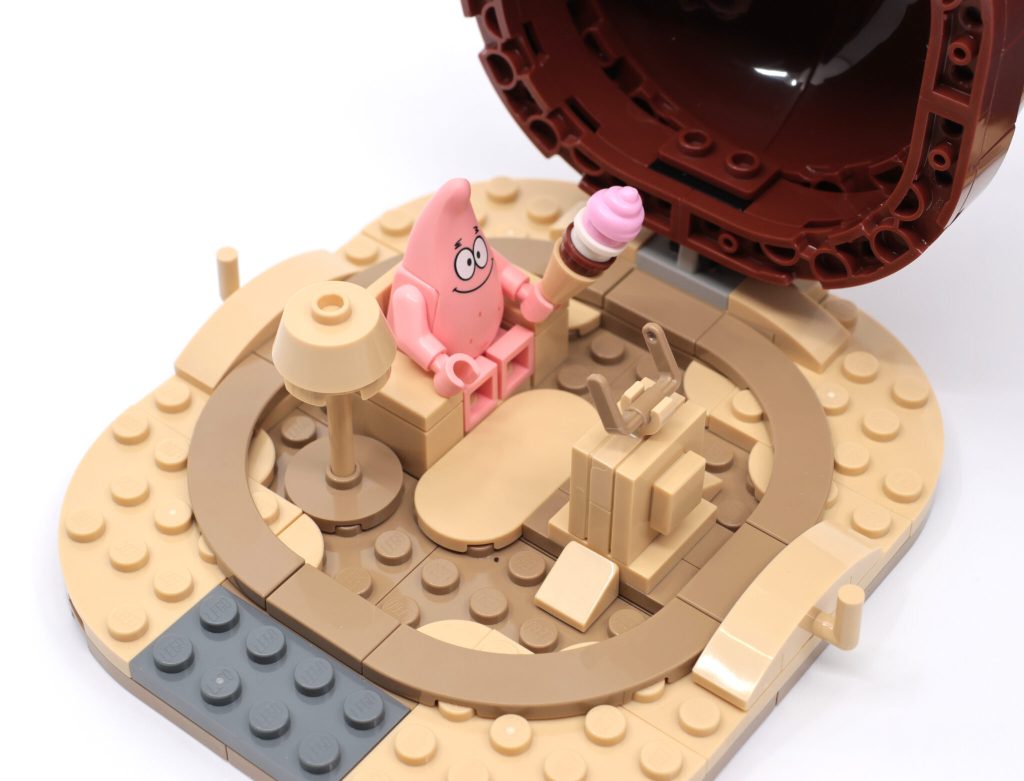 LEGO Icons 11386 SpongeBob SquarePants: Bikini Bottom