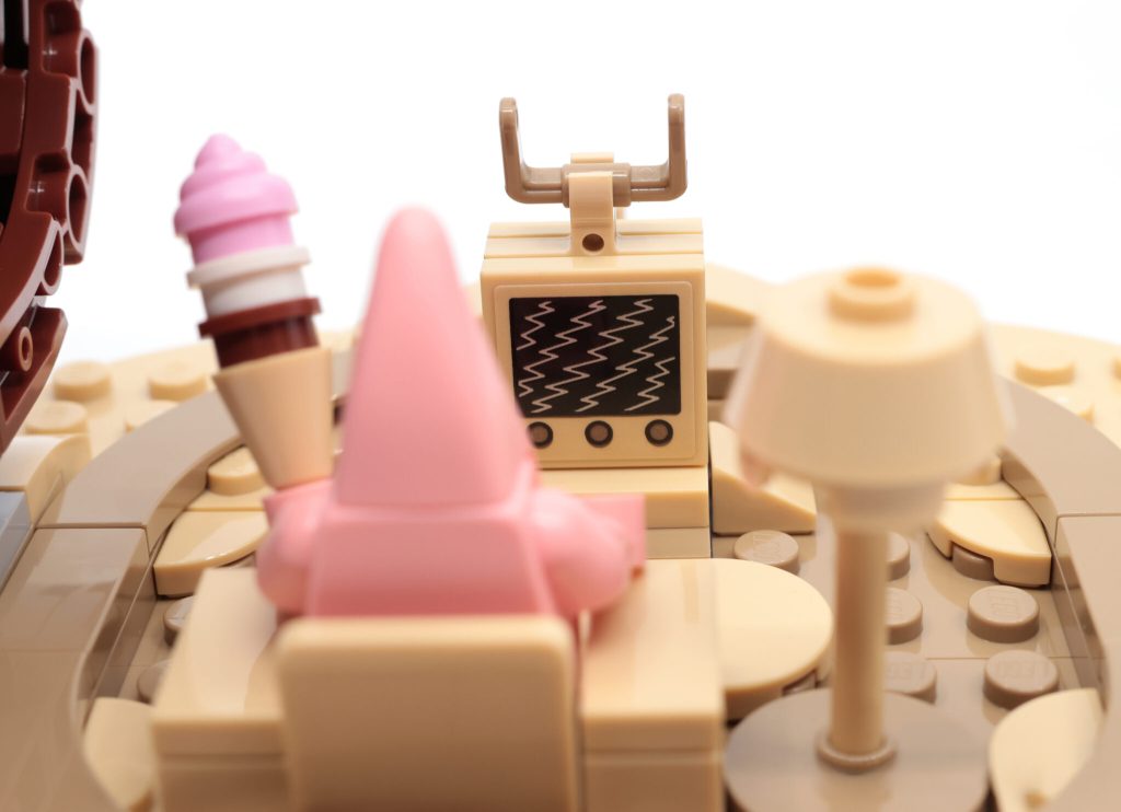 LEGO Icons 11386 SpongeBob SquarePants: Bikini Bottom