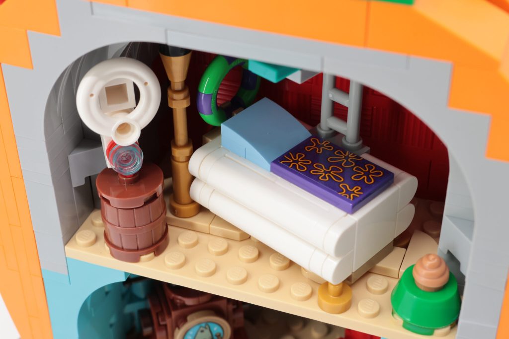 LEGO Icons 11386 SpongeBob SquarePants: Bikini Bottom