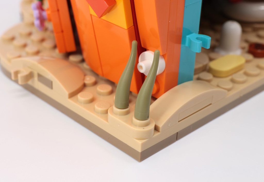LEGO Icons 11386 SpongeBob SquarePants: Bikini Bottom