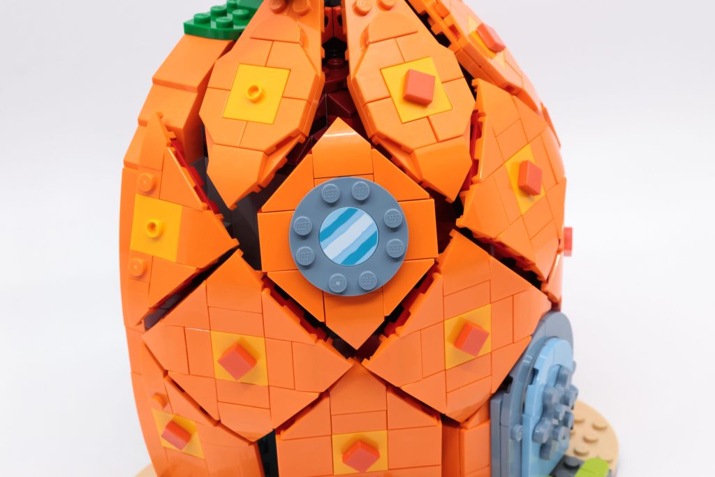 LEGO Icons 11386 SpongeBob SquarePants: Bikini Bottom