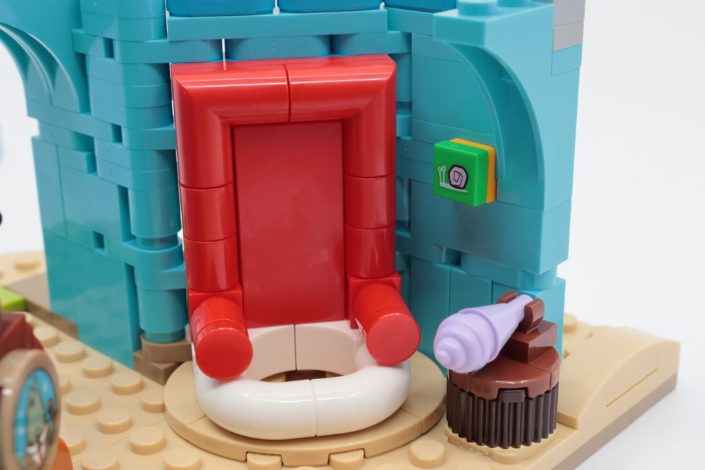 LEGO Icons 11386 SpongeBob SquarePants: Bikini Bottom