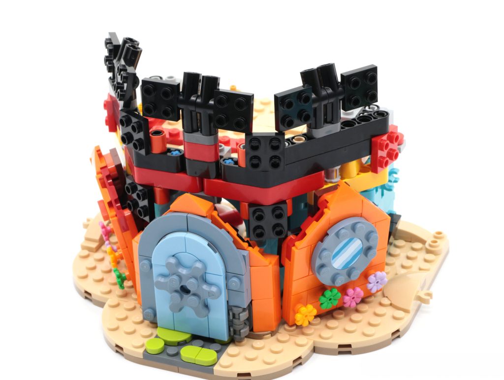 LEGO Icons 11386 SpongeBob SquarePants: Bikini Bottom