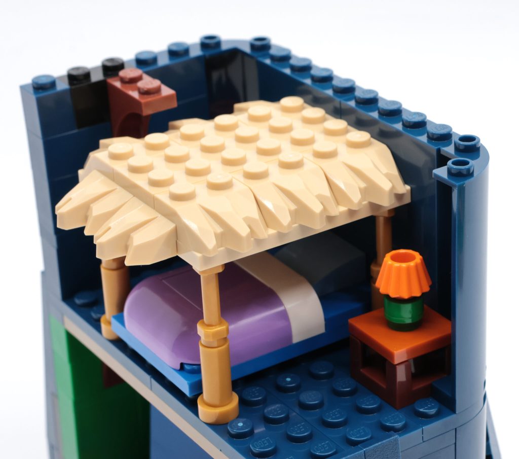 LEGO Icons 11386 SpongeBob SquarePants: Bikini Bottom