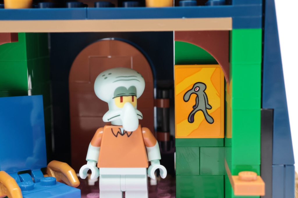 LEGO Icons 11386 SpongeBob SquarePants: Bikini Bottom