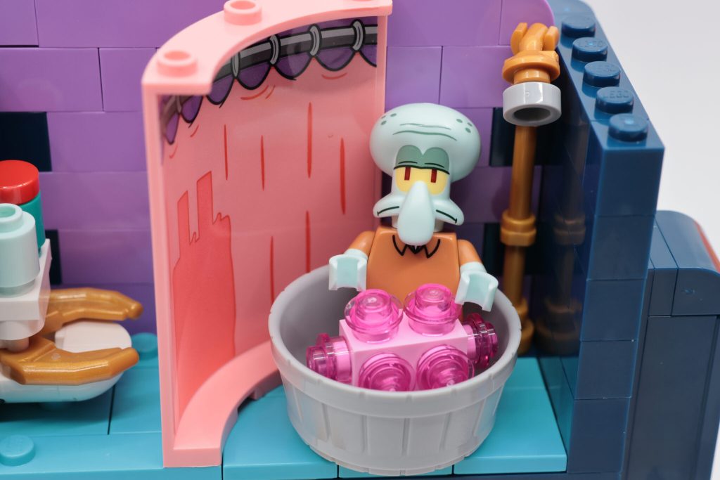 LEGO Icons 11386 SpongeBob SquarePants: Bikini Bottom